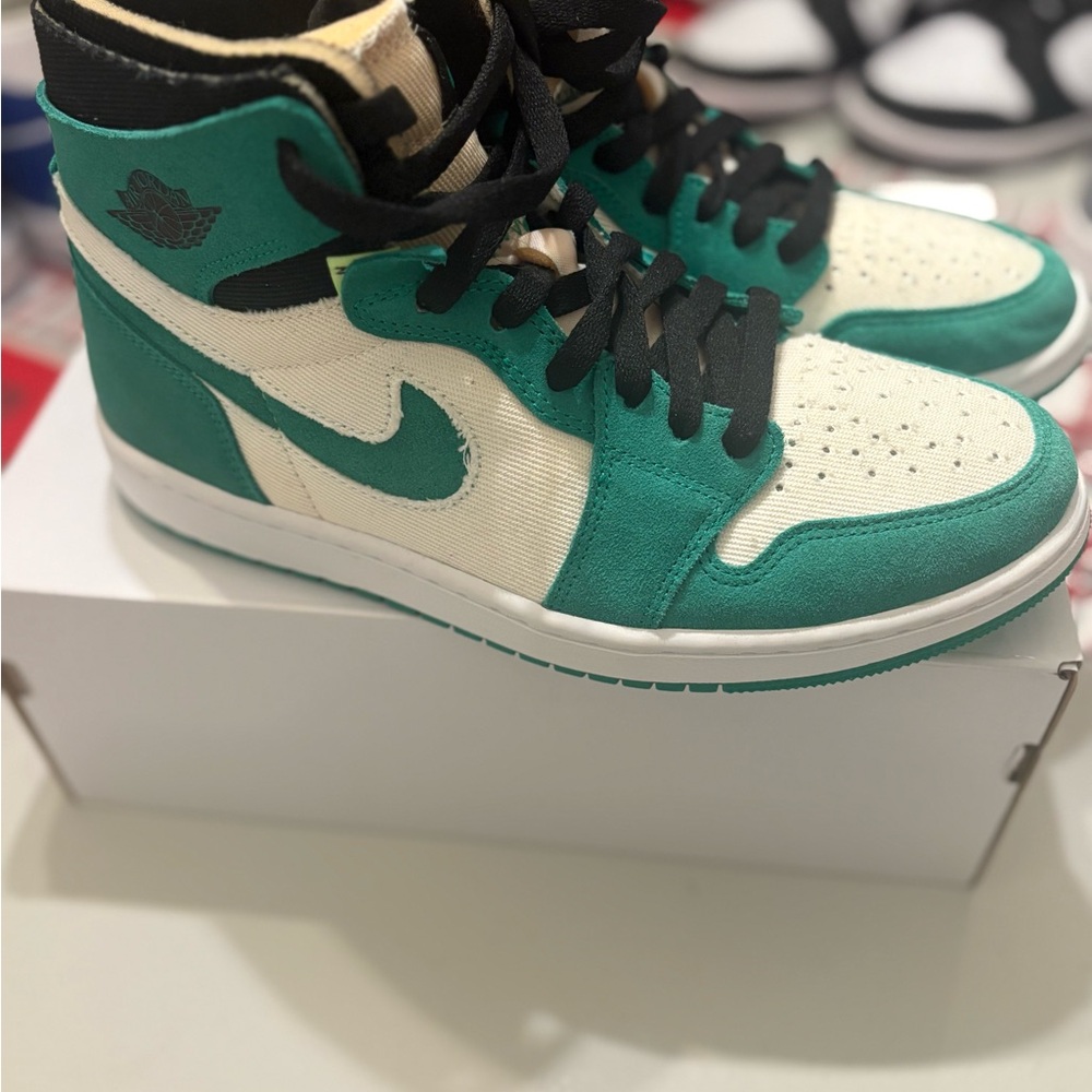 Nike Women's Sneakers in Teal and Cream